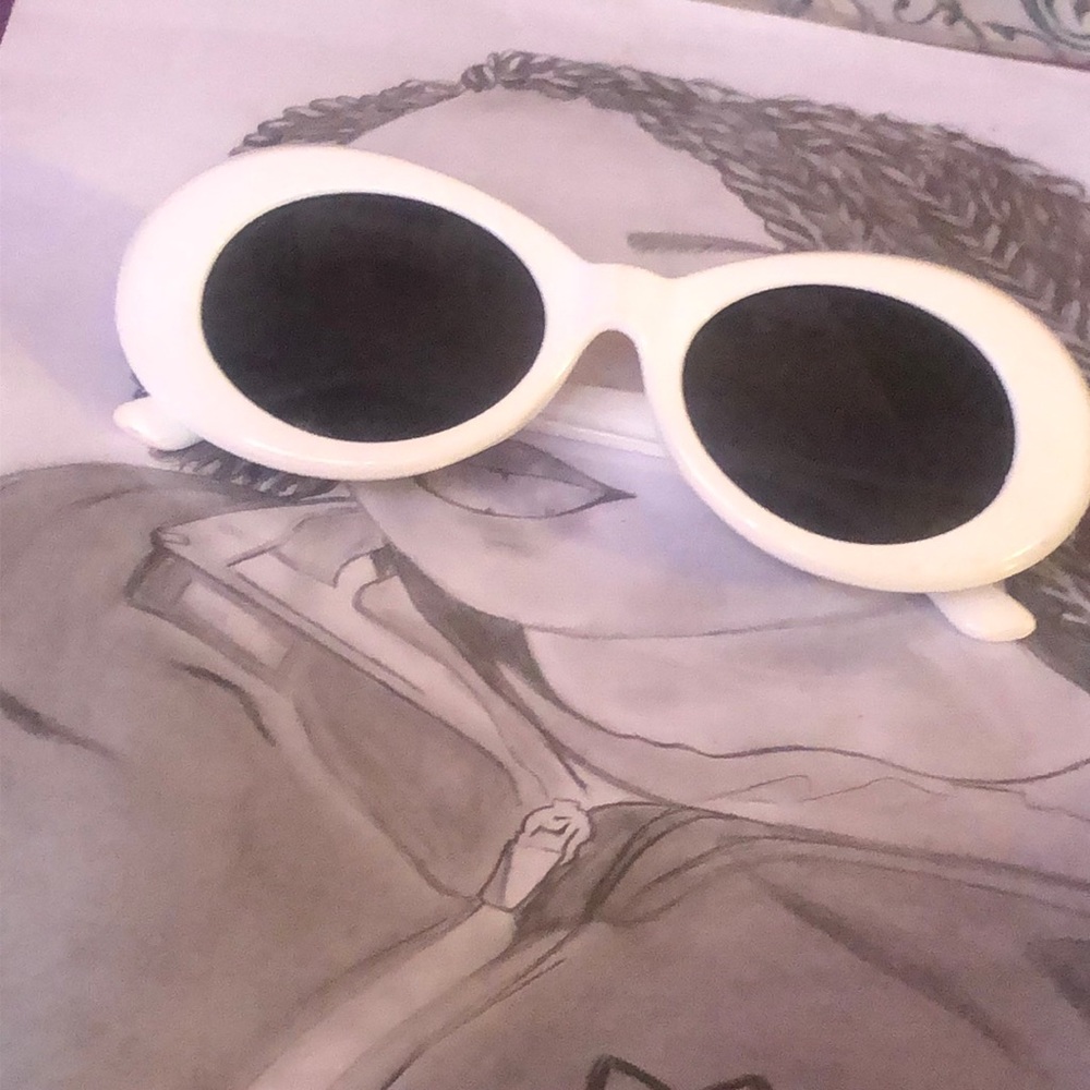Clout Goggles - Picture 3 of 3